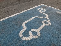 De elektrische auto met range extender haalt 950 kilometer